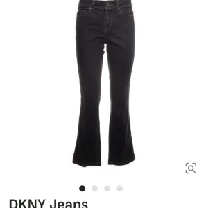 DKNY JEANS - Jätte fina DKNY jeans som är storlek 38 köpta på sellpy ny pris 1199 