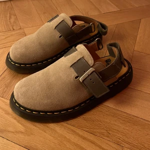 Dr Martens Jorge, olivgröna - Snyggaste Jorge från Dr Martens, helt oanvänd!