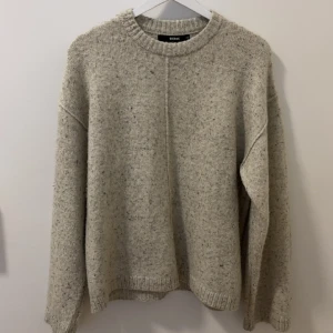 Stickad tröja - Använd kanske 2 gånger, från bikbok 