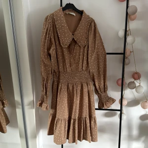 Snygg klänning  - Oanvänd snygg klänning från Sofie Schnoor. Material: 100% bomull  