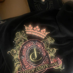 Juicy tröja  - Skit snygg juicy tröja säljer pågrund av att den inte används 🤗