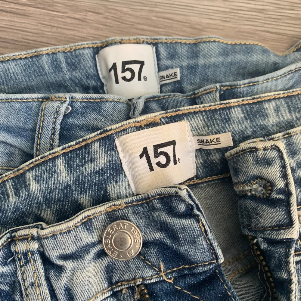 Säljer dessa skinny jeans tillsammans för 100kr. Ena är använd endast 1 gång, annars helt nya. Pris går att diskutera! . Farkut & Housut.