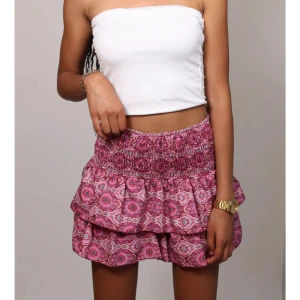 Jättefin kjol - oanvänd, från Meet me there, originalpris 400kr