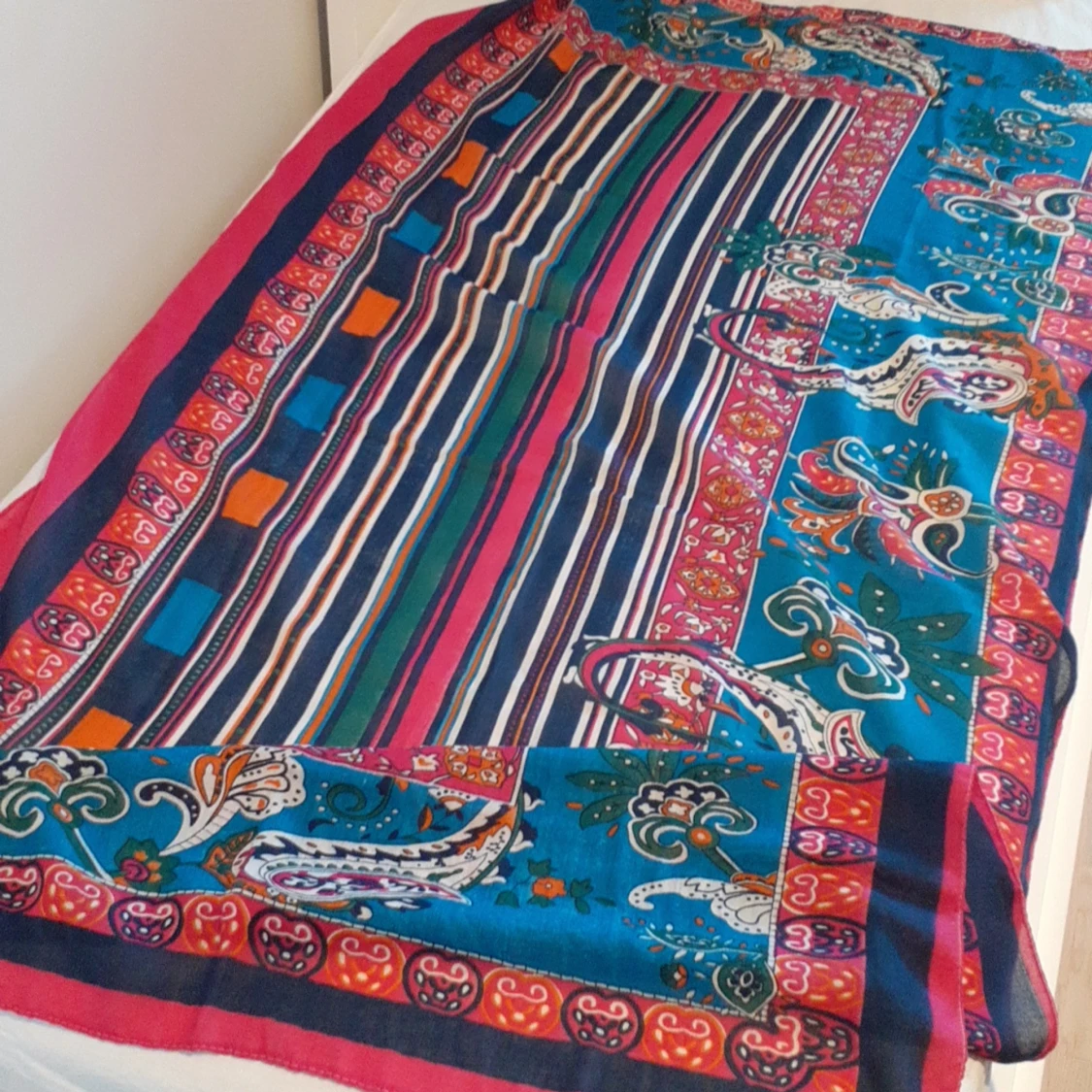 Färgglad halsduk  - 90