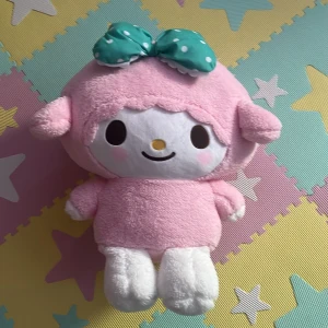 my sweet piano gosedjur - sanrio - säljer för att den tar upp för mycket plats och har tappat intresse för den. den har inga fläckar och har endast suttit på en soffa som dekoration. möts ej up, köp är på och skriv om du har några frågor 