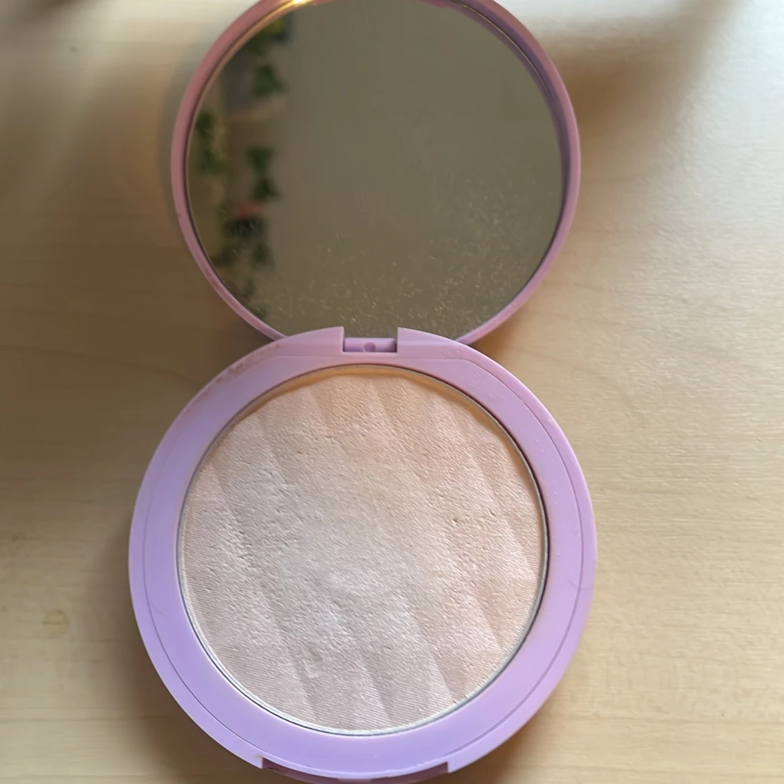 W7 highlighter  - 90