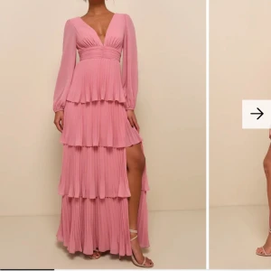 Balklänning Lulus💖 - Säljer min fina balklänning då den endast kom till användning 1 gång. I jättefint skick. Nypris 1 800💖Pris kan diskuteras vid snabb affär! 