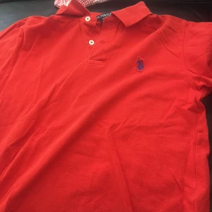 U.S Polo Assn M 10-12år - Helt oanvända piké tröja från U.S Assn