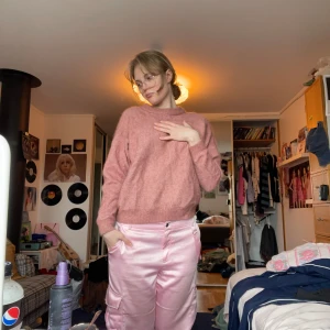 Tiger of Sweden stickad tröja  - Tiger of Sweden rosa stickad tröja, köpt för 2 999 kr. Den har en färgfläck, skicka privat för närmare bilder :) supermysig och mjuk