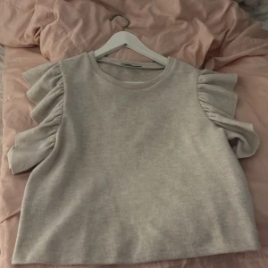 Zara topp  - Mjuk stickad Zara topp! Storken är L men är passform M-S