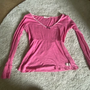 Odd Molly tröja  - En super fin Odd Molly tröja!💕  Den är i storlek 2 och passar mig som brukar ha S i tröjor. Den har en jätte fin färg och passar till mycket.  Skriv om du har några frågor!💕💕