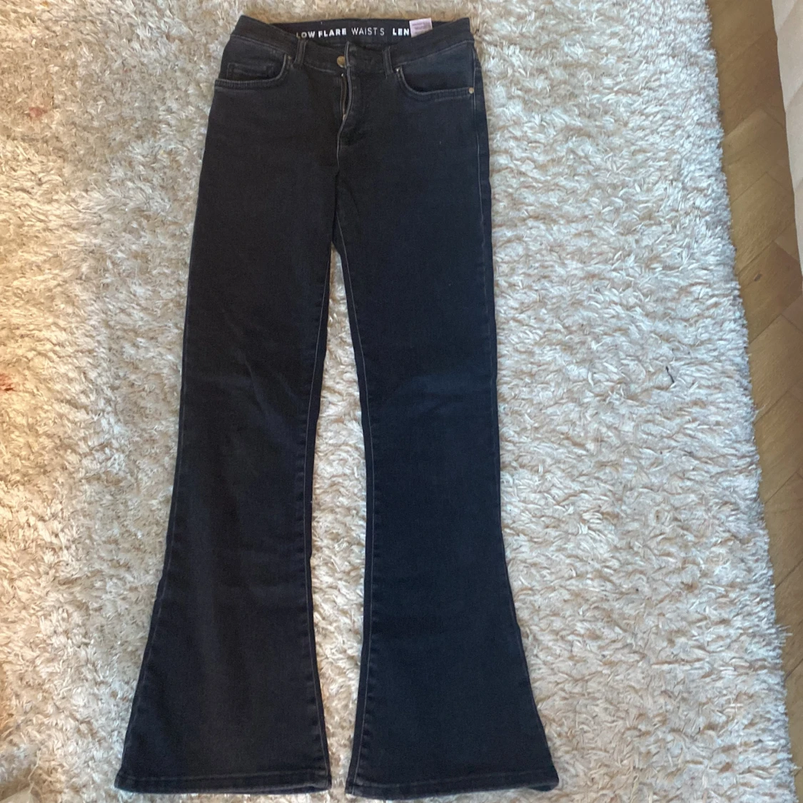 Svarta bootcuts jeans❣️