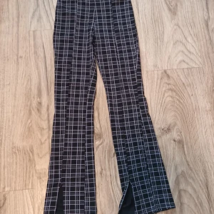 Flared tights - Flared tights med en liten öppning längst ner