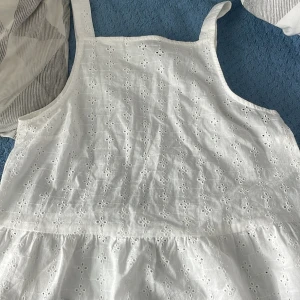 Topp - Super söt topp i storlek 34/xs, helt ny