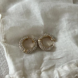 Örhängen  - Så fina örhängen. Oanvända 🌸