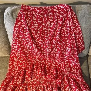 Söt kjol  - Söt röd lång kjol