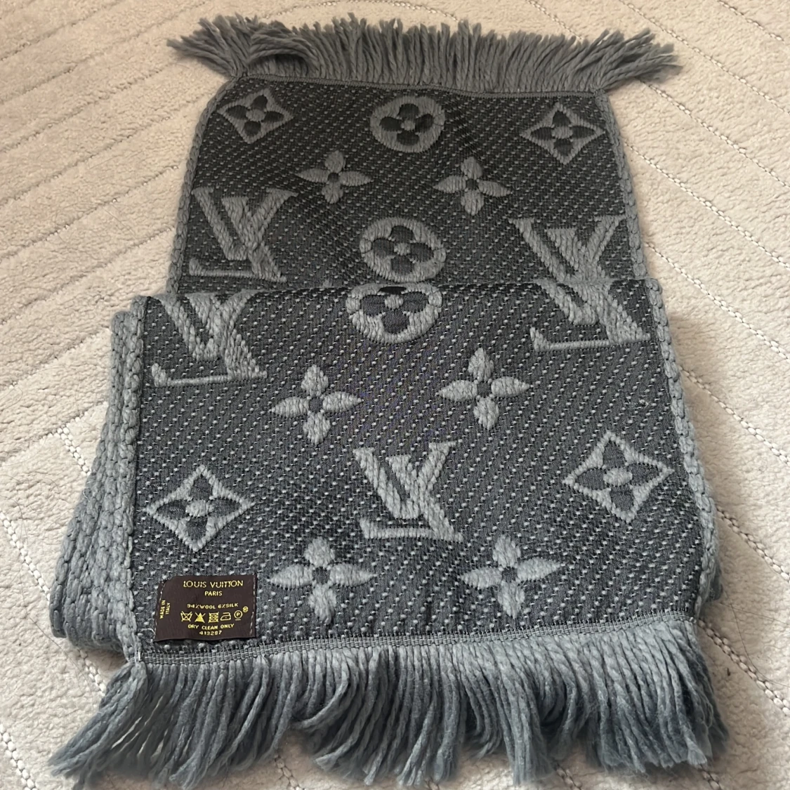 Halsduk logomania - 91