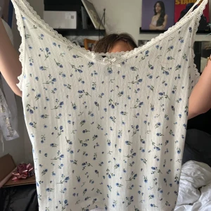 Blommig linne - Använd fåtal gånger. 