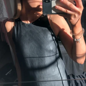 Läderklänning - Jättefin läderklänning ⭐️💗