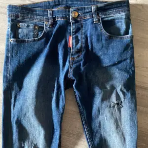 Dsquared2 jeans för små tänkte sälja istället för att kasta dom 