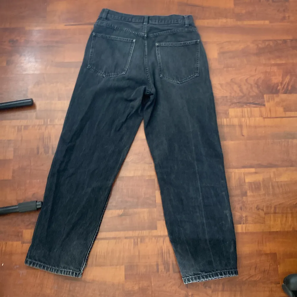 Svarta uniqlo jeans. Använda fast varit väl omhändertagen. Nyskick. Kan mötas på södermalm. . Jeans & Byxor.