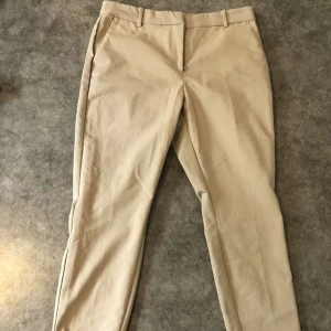 Beige kostymbyxa H&M - För fler bilder skriv privat