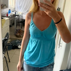 Turkost linne köpt second hand  - Finaste färgen men tyvärr lite för stor för mig, sitter perfekt på min kompis som har storlek S och M i vanliga fall💕