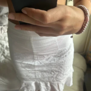 Vit kjol - Aldrig använd och ser ny ut. Passar xs/s