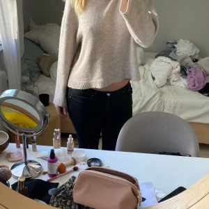 Stickad tröja  - Så fin stickad tröja, inga hål men urtvättad 