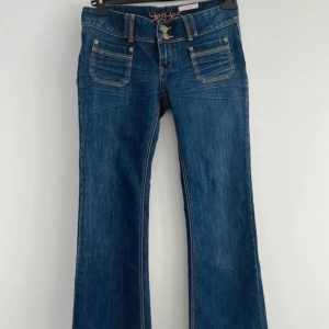 Jeans  - Coola jeans i mycket bra skick, storlek S skulle jag säga men passar även M. 