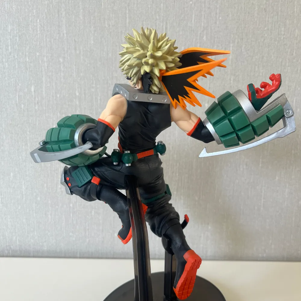 Katsuki Bakugo staty MHA (utan låda) | priset är med frakt (Sverige endast) . Accessoarer.