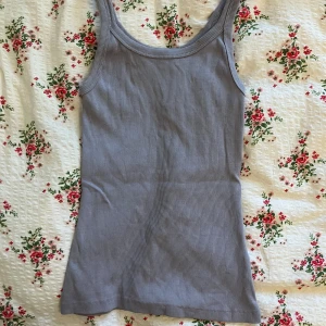 Ribbstickat linne från soc - Supergulligt blågrått linne från SOC💘 Köpt på stadium förra året men kom inte till användning så den är alltså ny!😋😋