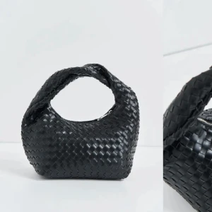 Väska  - Super fin väska från gina som tyvärr inte kommer till användning då jag använder andra mer 💛använd 2 ggr så den är i nyskicl