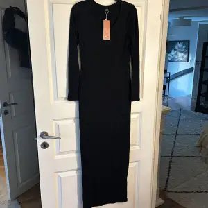 En lång klänning från Shein som aldrig är använd, prislappen är kvar🩷 Köpare står för frakt
