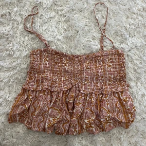 Volangtopp - strl xs från pull and bear, nyskick