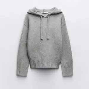 Säljer nu min fina hoodie från zara som jag använd 1 gång!! Tröjan är i S/M och säljs inte längre. 