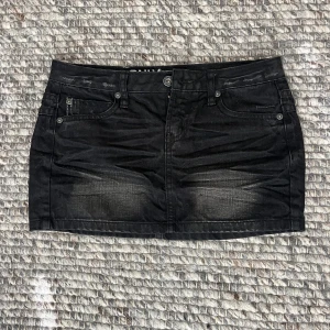 Jeanskjol - Jättefin jeanskjol från Only. Säljer eftersom den är för liten💘💘