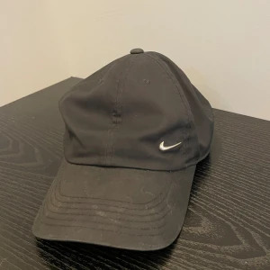 Nike keps  - Svart Nike keps, storlek går att ändra