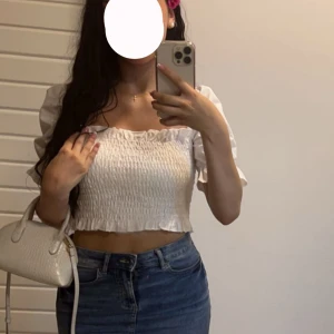 Vit topp - Vit ”rynkad” topp. Söt till sommaren 