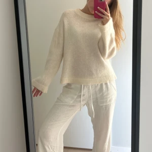 Mohair stickad tröja - Jättebra skick, kan ha krympt något i tvätten men annars som ny. Köpt för ca 600kr