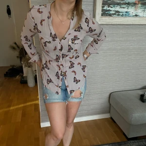 Sommar blus - Jättegullig sommartopp 💕 inga defekter och kommer längre inte till användning.
