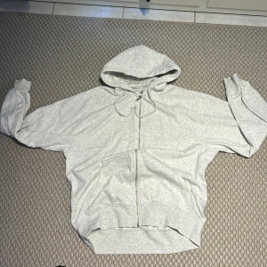 Grå Oversized zip-up hoodie - En söt hoodie 💕💦