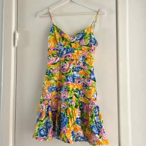 Kort klänning från Zara Köpt för 399kr  Använd 2 gånger  🌸🌸