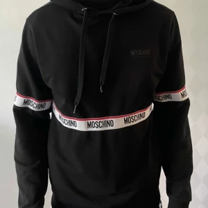 Moshino hoodie  - Strlk xs men passar även s/m