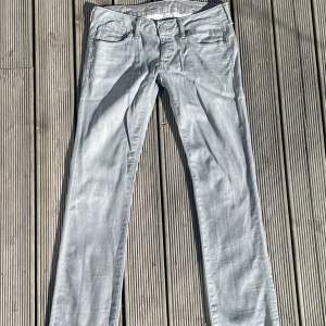 Lågmidjade jeans från G-star i oanvänt skick! För fler bilder eller frågor om mått, skriv gärna 😊