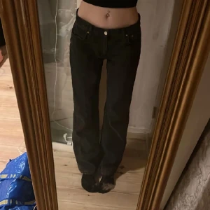 Lågmidjade jeans - low straight jeans från gina. köptes i september för 500kr, fint skick!🫶🏻