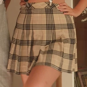 H&M kjol  - Som ny, använd någon enstaka gång 