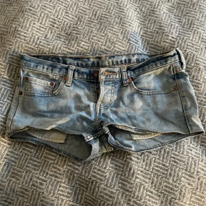 Levis shorts - Snygga Levis shorts i bra skick!