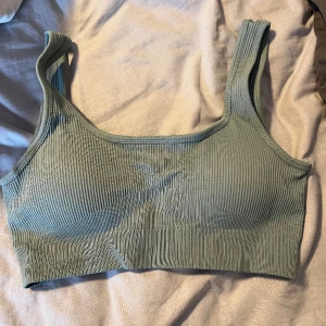 Sport-bh  - Oanvänd sport-bh från MK lifestyle.  Storlek L, 150kr (nypris 329kr)