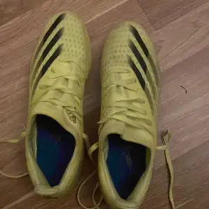 Adidas predator fotbollsskor. Bra skick. Storlek 42